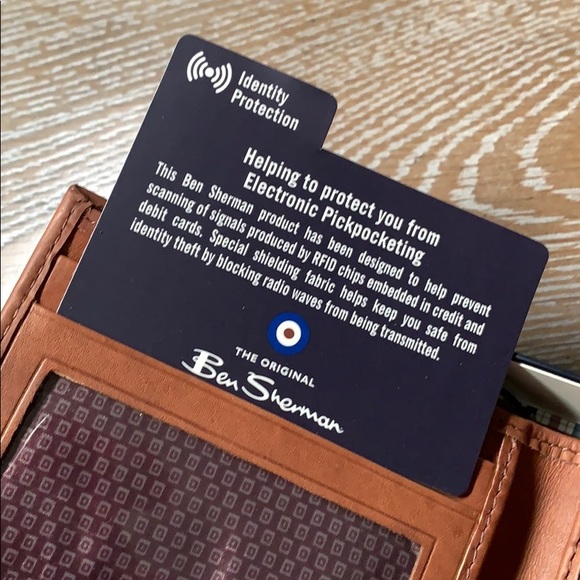 BEN SHERMAN Men’s Bi-Fold Leather Wallet in Tan - Picture 4 of 9